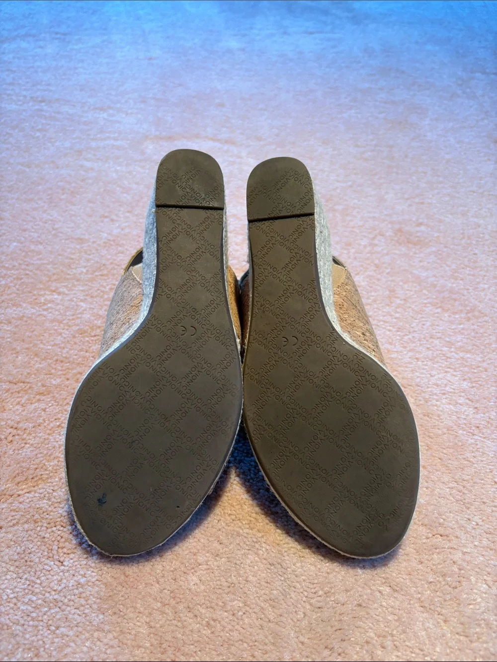 Vionic Brooke Cork Tan/Gold Texture Wedge Sandals - 7.5